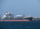El estrecho de Ormuz con tráfico de buques petroleros, el paso marítimo cuya reapertura es el objeto central de la propuesta iraní