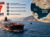 Estrecho de Ormuz como ruta marítima estratégica: un petrolero navegando un paso angosto entre dos costas, evocando la vía en disputa diplomática entre Irán y Estados Unidos