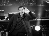 Jim Carrey en un evento público reciente (alfombra roja de premiación), como sustituto honesto de una ceremonia de boda privada sin registro visual disponible