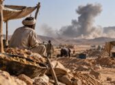 Sitio de minería artesanal de oro en montañas desérticas cerca de la frontera Sudán-Egipto